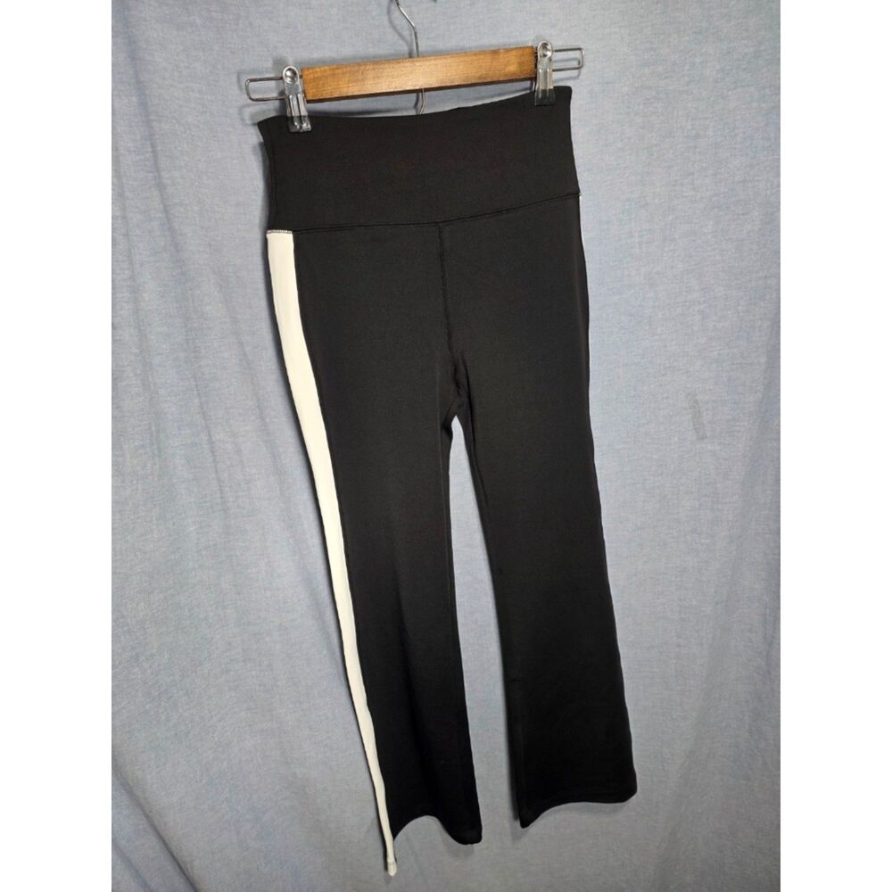 NWT‎ Lou & Grey High Rise Crop Flare Leggings Black White Stripe Small Active